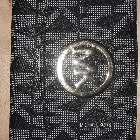 Michael Kors billfold - Picture 3 of 4